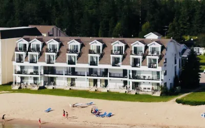 Quality Inn & Suites Mackinaw City Beachfront