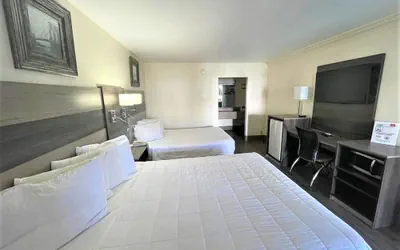 Photo 5 - Ramada by Wyndham Kingman