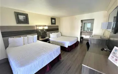 Photo 2 - Ramada by Wyndham Kingman
