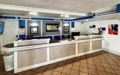 Photo 3 - Budget Host Inn- Medical Center
