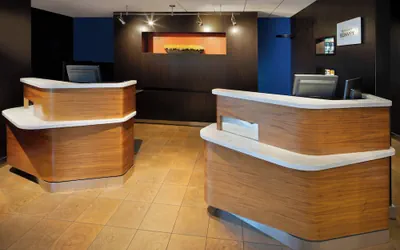 Photo 3 - Courtyard by Marriott Southfield