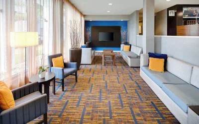 Photo 4 - Courtyard by Marriott Southfield