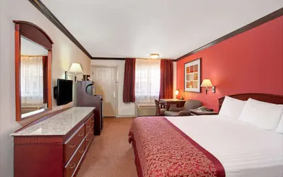 Photo 3 - Ramada by Wyndham Pasadena
