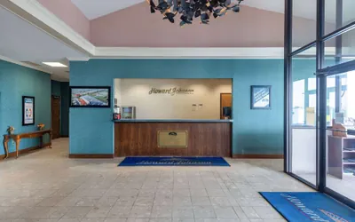Photo 4 - Howard Johnson Hotel & Conference Center by Wyndham Salem