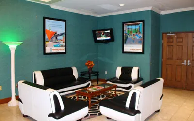 Photo 3 - Howard Johnson Hotel & Conference Center by Wyndham Salem
