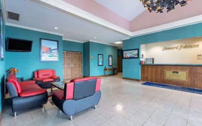 Photo 5 - Howard Johnson Hotel & Conference Center by Wyndham Salem
