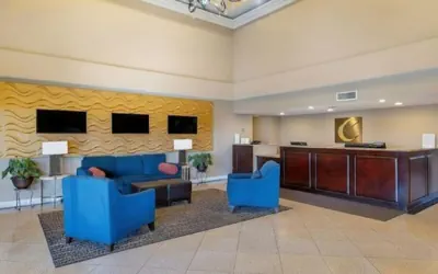 Photo 3 - Comfort Inn & Suites Huntington Beach