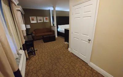 Photo 5 - Comfort Inn & Suites Huntington Beach