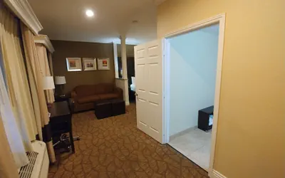 Photo 4 - Comfort Inn & Suites Huntington Beach