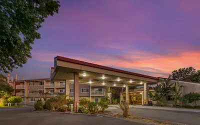 Photo 2 - Best Western Plus Garden Court Inn