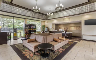 Photo 4 - Best Western Plus Garden Court Inn