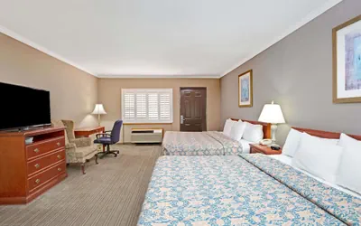 Photo 5 - Days Inn by Wyndham West Covina
