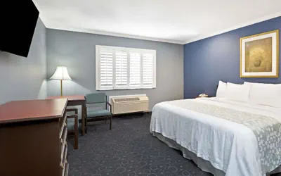 Photo 4 - Days Inn by Wyndham West Covina