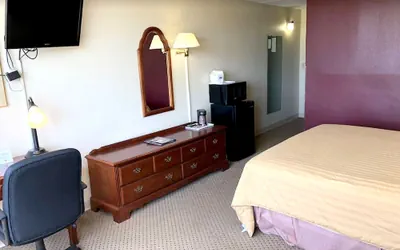 Photo 3 - Norwood Inn and Suites Worthington