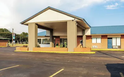 Photo 2 - Motel 6 Greenwood, MS