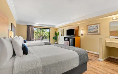 Photo 5 - Travelodge by Wyndham San Clemente Beach