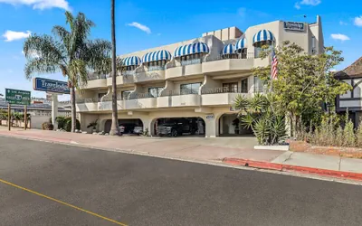 Photo 2 - Travelodge by Wyndham San Clemente Beach