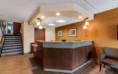 Photo 3 - Best Western Bridgeview Hotel