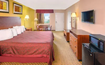 Photo 2 - Days Inn by Wyndham Gulfport