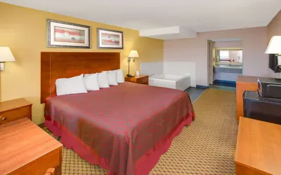 Photo 3 - Days Inn by Wyndham Gulfport