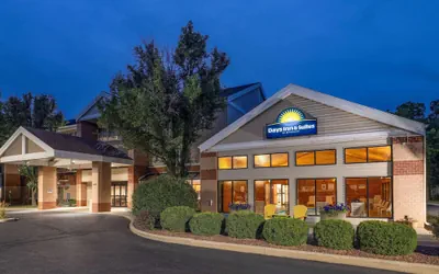 Photo 2 - Days Inn & Suites by Wyndham Madison