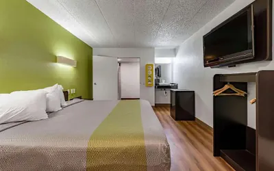 Photo 2 - Days Inn by Wyndham Cincinnati I-71
