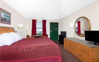 Photo 3 - Days Inn by Wyndham Columbia NE Fort Jackson