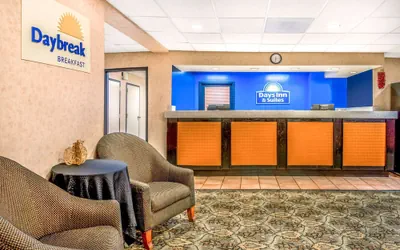Photo 2 - Days Inn & Suites by Wyndham Albuquerque North
