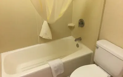 Photo 4 - Days Inn & Suites by Wyndham Albuquerque North