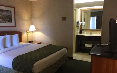 Photo 5 - Days Inn & Suites by Wyndham Albuquerque North