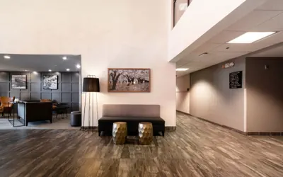 Photo 4 - Oxford Suites Chico