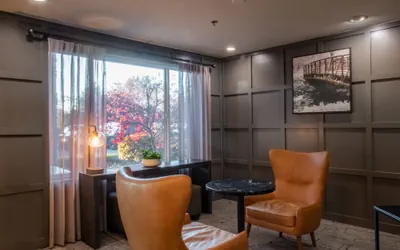 Photo 5 - Oxford Suites Chico