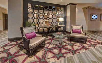 Photo 2 - DoubleTree by Hilton Hotel Decatur Riverfront