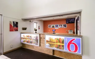 Photo 4 - Motel 6 Davenport, IA