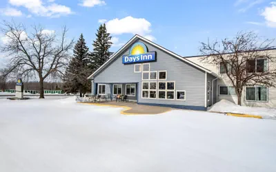 Photo 2 - Days Inn by Wyndham International Falls