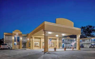 Photo 2 - Motel 6 Effingham, IL
