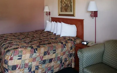 Photo 2 - Rodeway Inn Leesburg Chain of Lakes