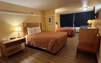 Photo 3 - Marina Inn