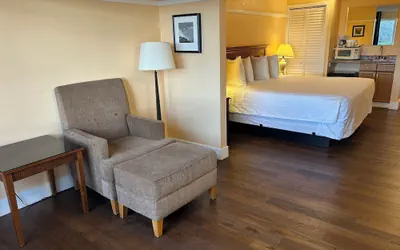 Photo 4 - Marina Inn