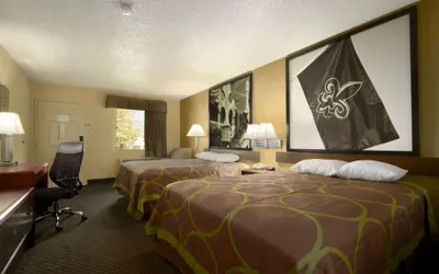Photo 5 - Super 8 by Wyndham Calhoun