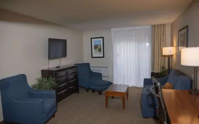 Photo 4 - Comfort Inn & Suites Erie - Splash Lagoon Indoor Waterpark