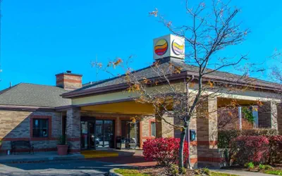 Photo 2 - Comfort Inn & Suites Erie - Splash Lagoon Indoor Waterpark