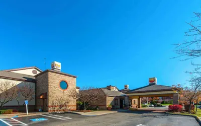 Comfort Inn & Suites Erie - Splash Lagoon Indoor Waterpark