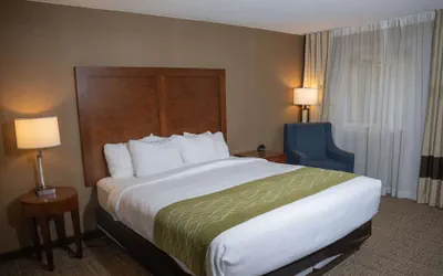 Photo 3 - Comfort Inn & Suites Erie - Splash Lagoon Indoor Waterpark