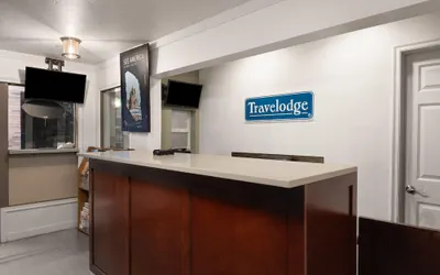Photo 3 - Travelodge by Wyndham Everett City Center