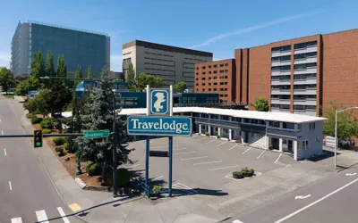 Photo 2 - Travelodge by Wyndham Everett City Center