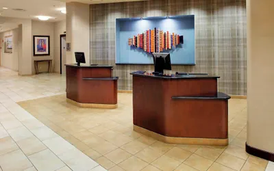 Photo 5 - Courtyard by Marriott Hamilton