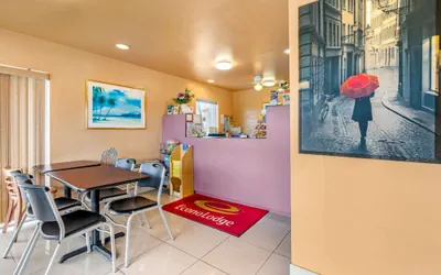 Photo 3 - Econo Lodge Fort Myers Cape Coral