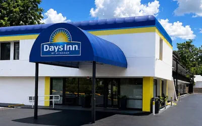 Photo 2 - Days Inn by Wyndham Gainesville Hospital/University Area