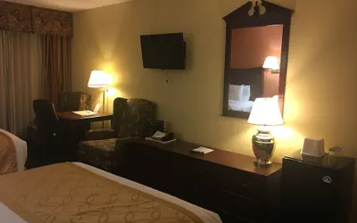 Photo 4 - Days Inn & Suites by Wyndham Red Rock-Gallup